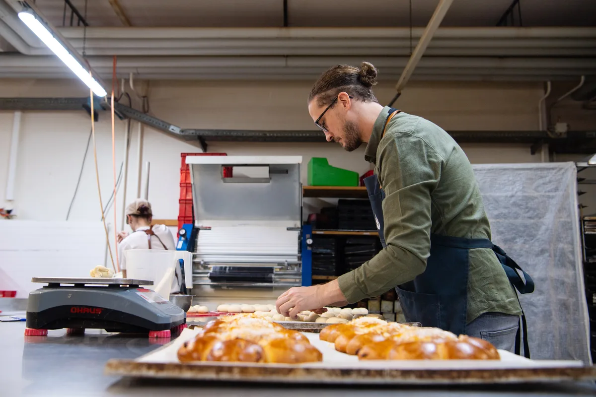 Dreikönigskuchen-Reportage in der Backstube der Bäckerei Vuaillat in Uster.
